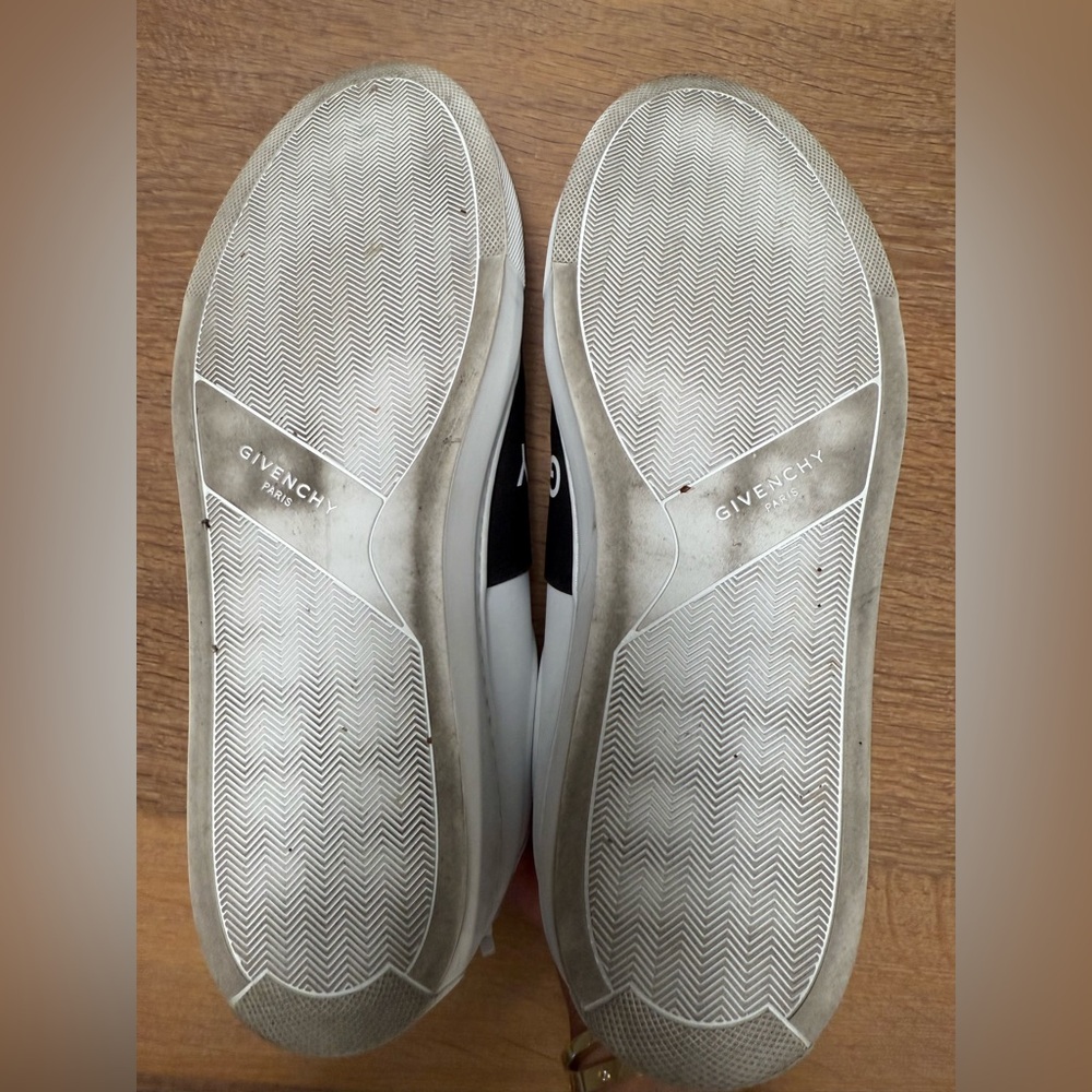 Givenchy Men's White and Black Logo Sneakers - Picture 6 of 7